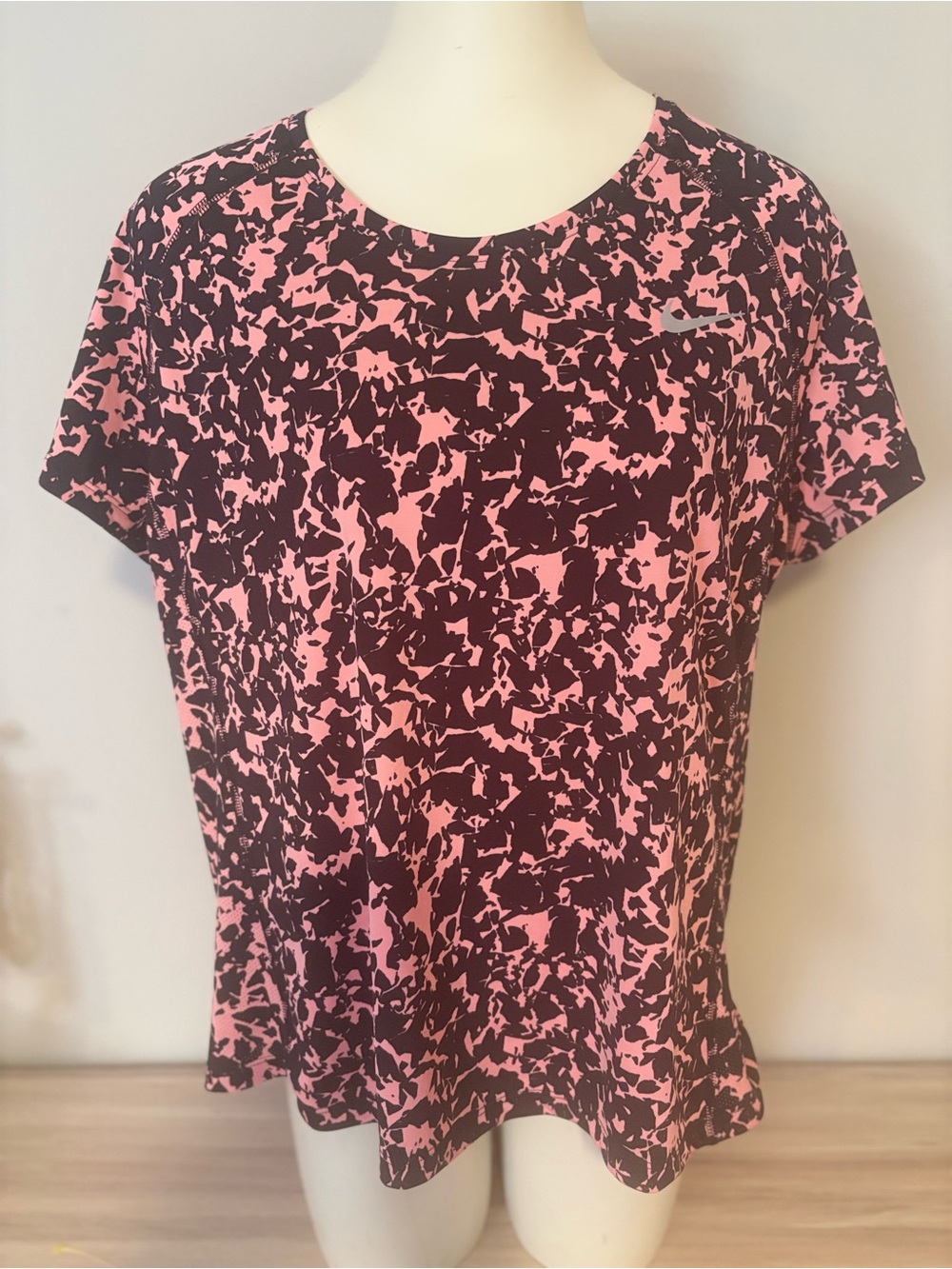 Nike Dri Fit Pink and Black Short Sleeve Patterned Tee